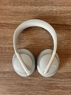 Bose 700 Noise Canceling Wireless Bluetooth Headphones